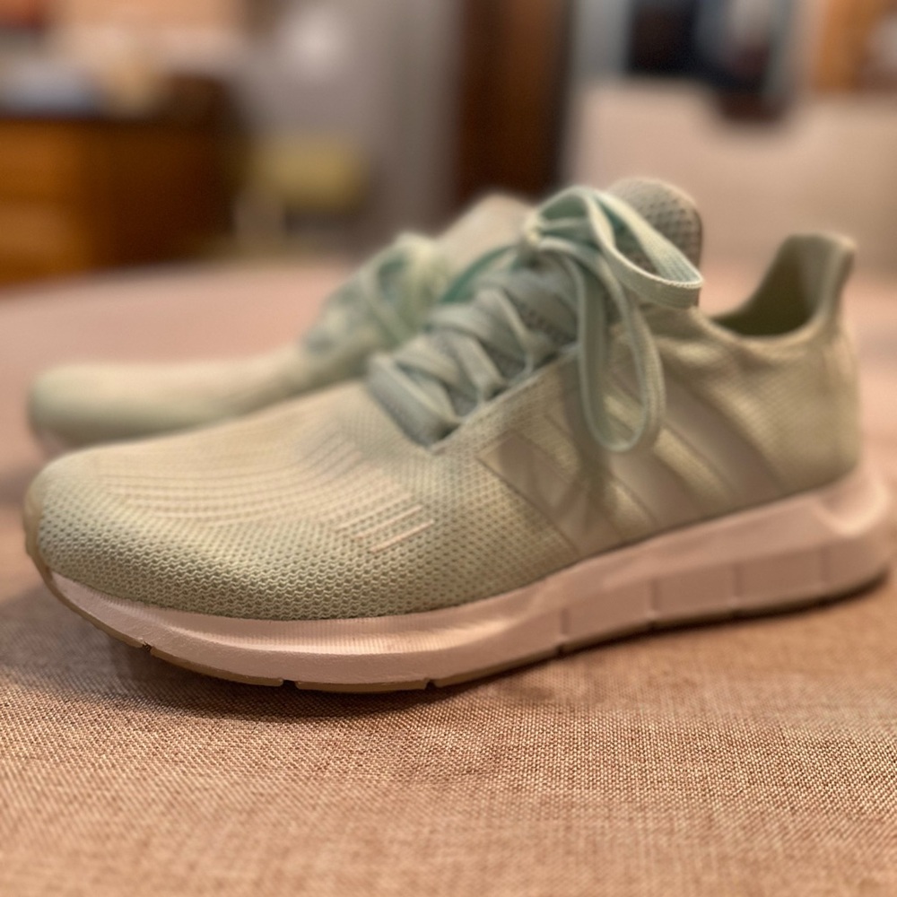 Adidas Women’s Size 9.5 Mint Green